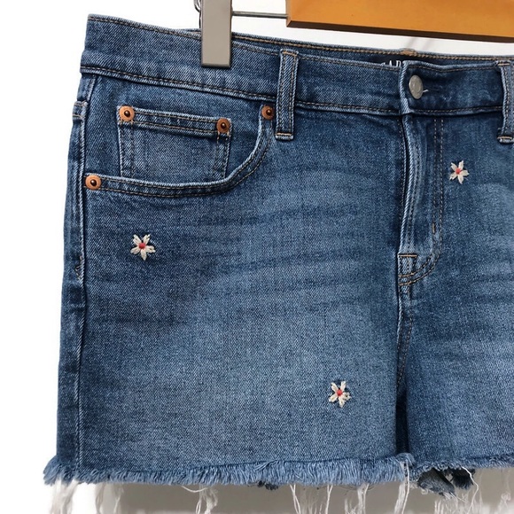 GAP | Floral Embroidered Cut-off Jean Shorts Sz 30 - Picture 3 of 14